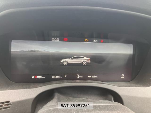 Jaguar XE 2020-10 8207984-17