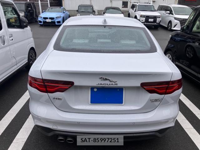 Jaguar XE 2020-10 8207984-1