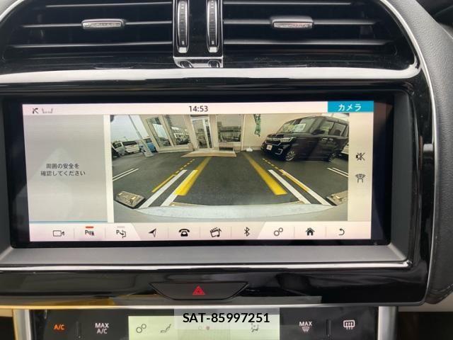 Jaguar XE 2020-10 8207984-23