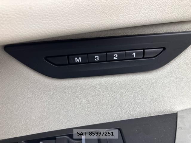 Jaguar XE 2020-10 8207984-28