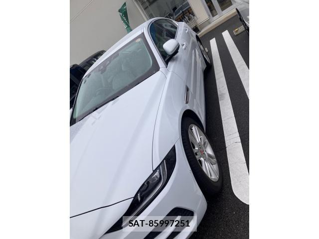 Jaguar XE 2020-10 8207984-2