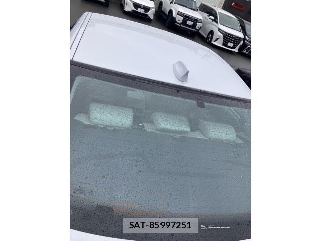 Jaguar XE 2020-10 8207984-6