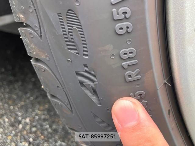 Jaguar XE 2020-10 8207984-7