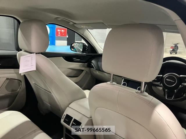 Jaguar XE 2020-02 8230422-9