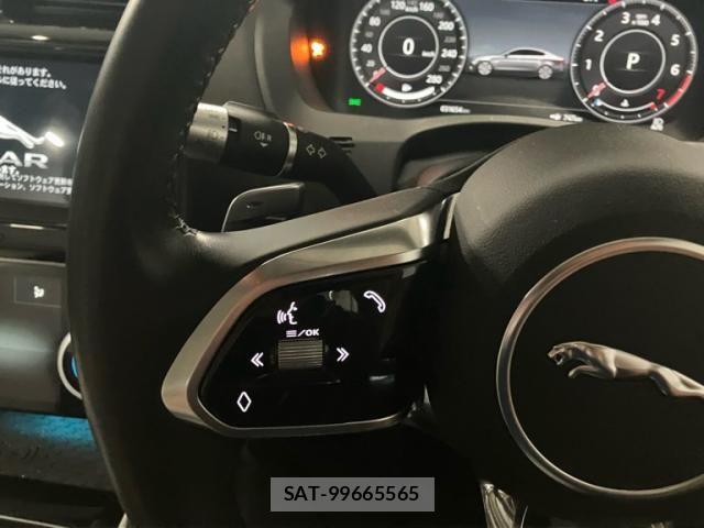 Jaguar XE 2020-02 8230422-16