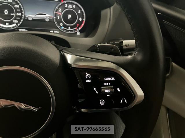 Jaguar XE 2020-02 8230422-17