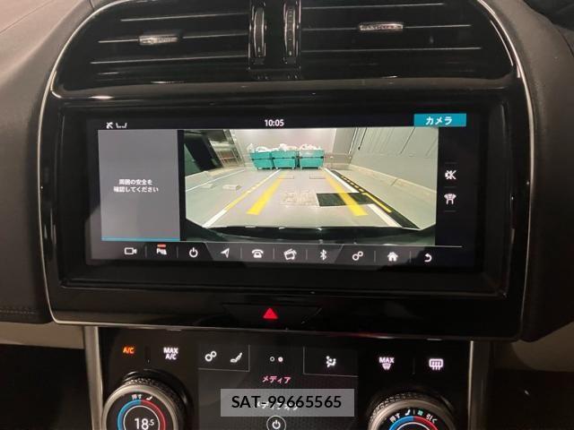 Jaguar XE 2020-02 8230422-21