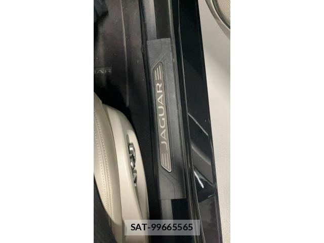 Jaguar XE 2020-02 8230422-23