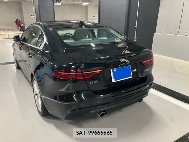 Jaguar XE 2020-02 8230422-3