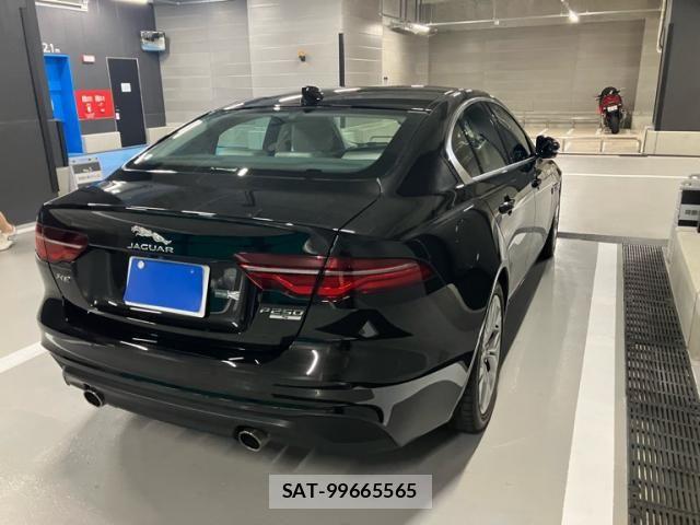 Jaguar XE 2020-02 8230422-4