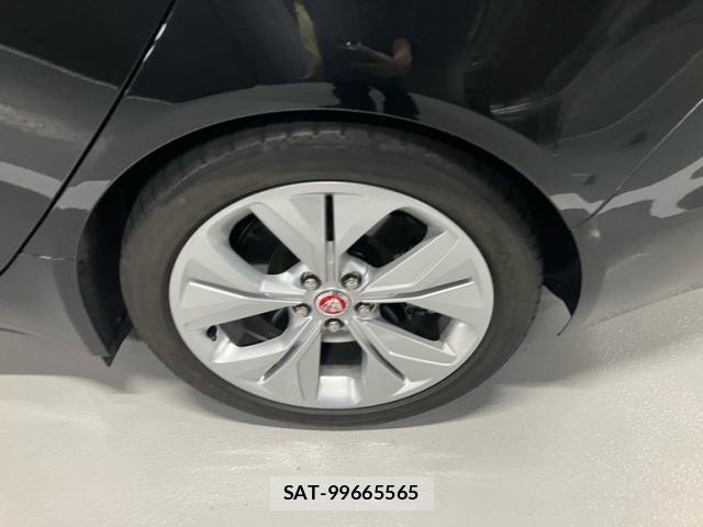 Jaguar XE 2020-02 8230422-5