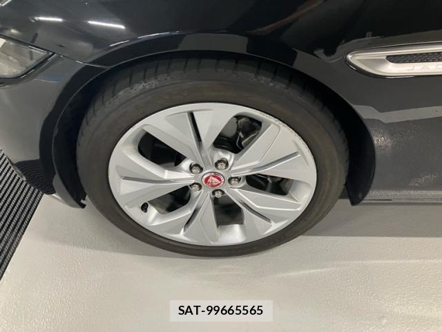 Jaguar XE 2020-02 8230422-6