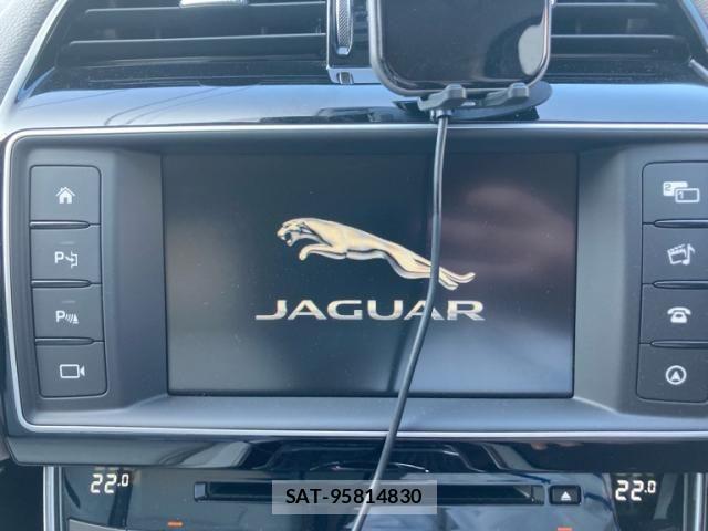 Jaguar XE 2016-02 8245493-18