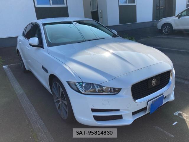 Jaguar XE 2016-02 8245493-1