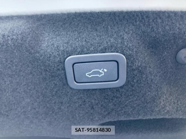 Jaguar XE 2016-02 8245493-21