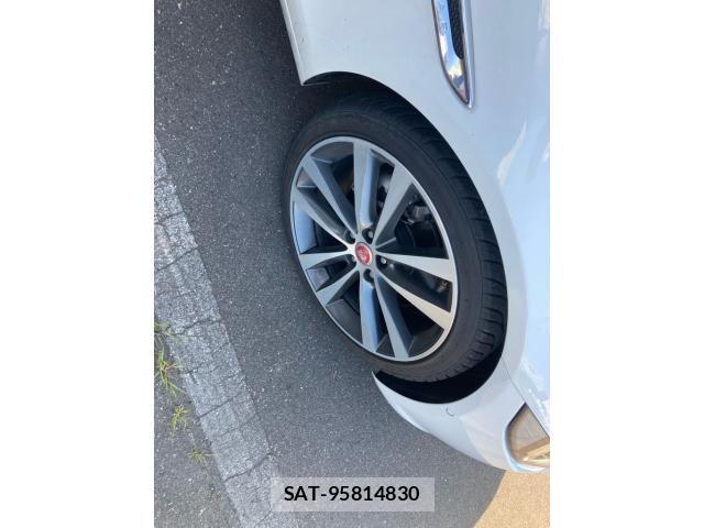 Jaguar XE 2016-02 8245493-22