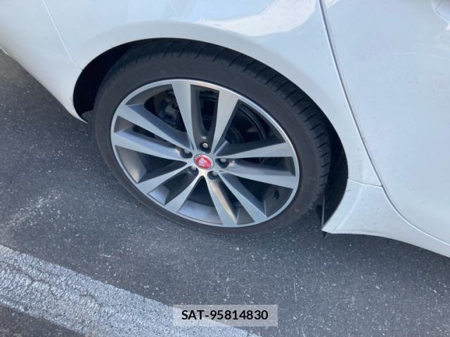 Jaguar XE 2016-02 8245493-23