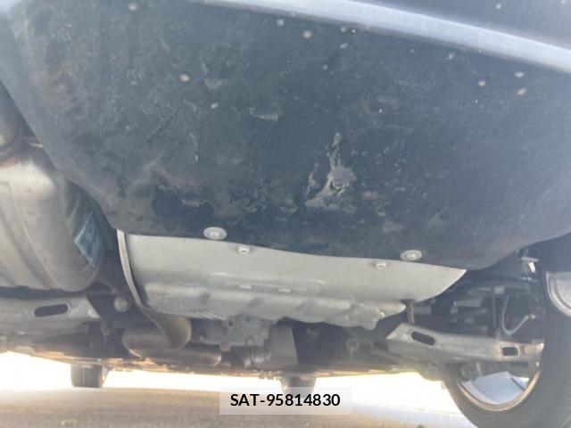 Jaguar XE 2016-02 8245493-25