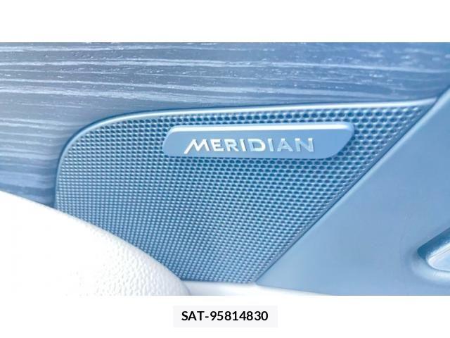 Jaguar XE 2016-02 8245493-28