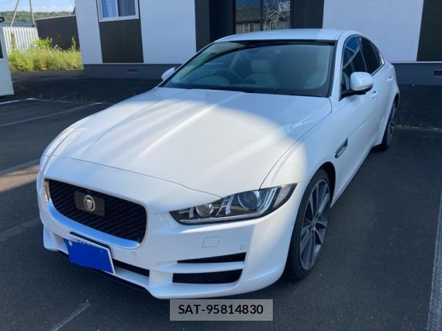 Jaguar XE 2016-02 8245493-2