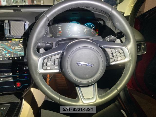 Jaguar XE 2018-08 8457707-10
