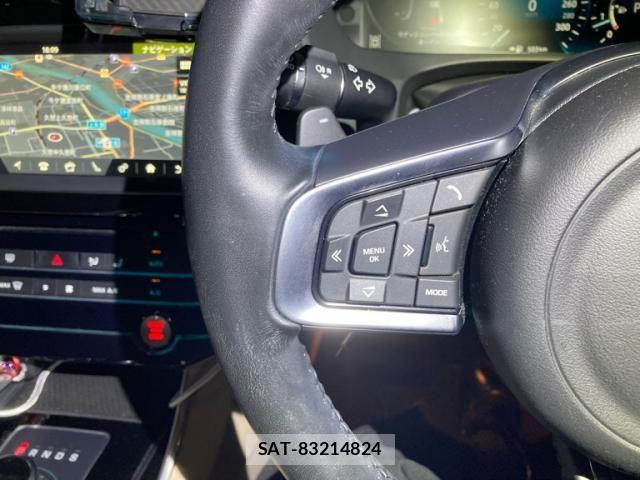 Jaguar XE 2018-08 8457707-11