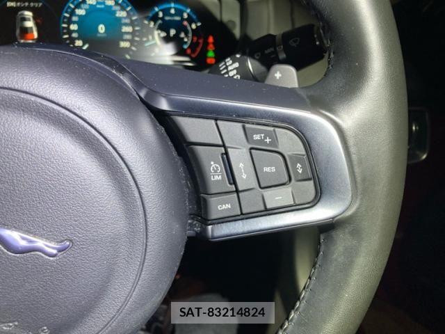 Jaguar XE 2018-08 8457707-12