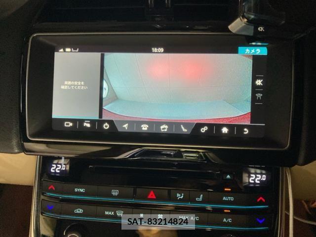 Jaguar XE 2018-08 8457707-14