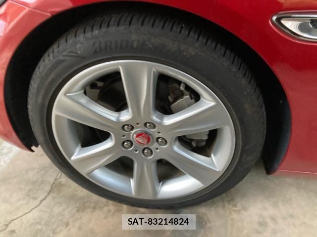 Jaguar XE 2018-08 8457707-3
