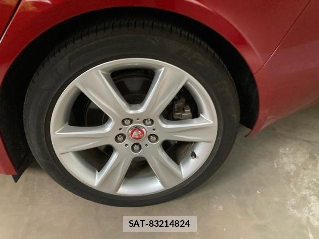Jaguar XE 2018-08 8457707-4