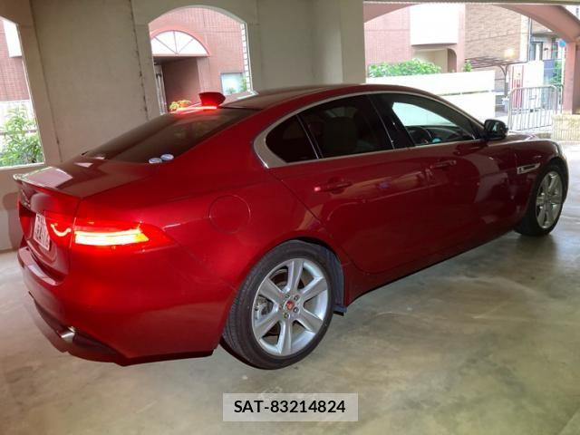 Jaguar XE 2018-08 8457707-6