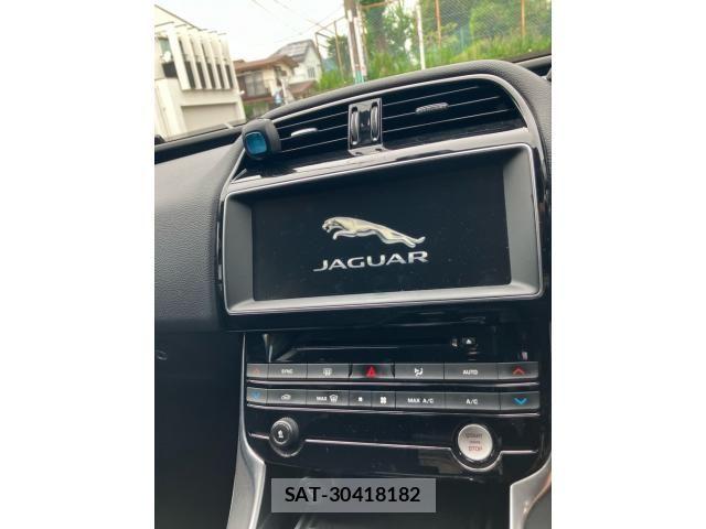 Jaguar XE 2018-02 8659578-15
