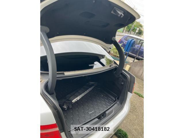 Jaguar XE 2018-02 8659578-21