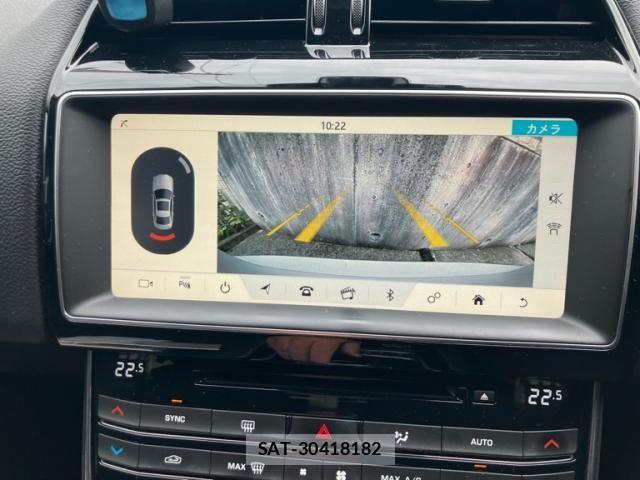 Jaguar XE 2018-02 8659578-22