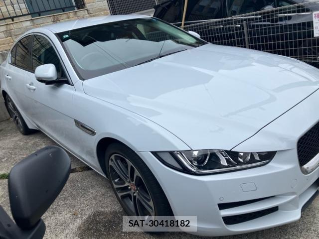 Jaguar XE 2018-02 8659578-2