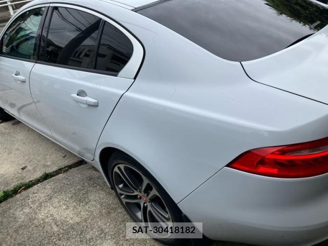Jaguar XE 2018-02 8659578-4