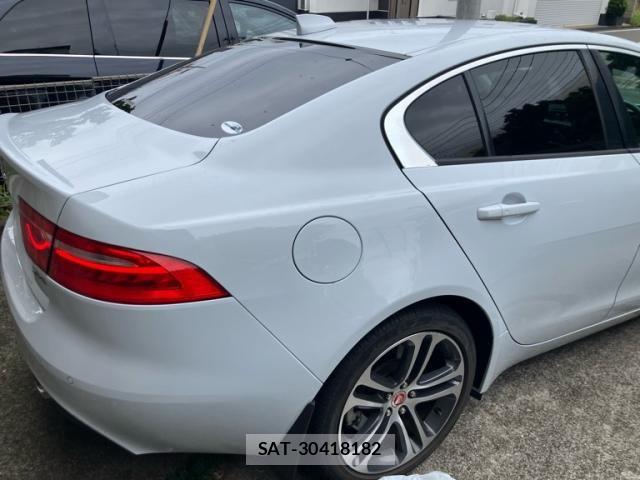 Jaguar XE 2018-02 8659578-5