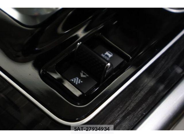 Jaguar XE 2022-04 8880192-21