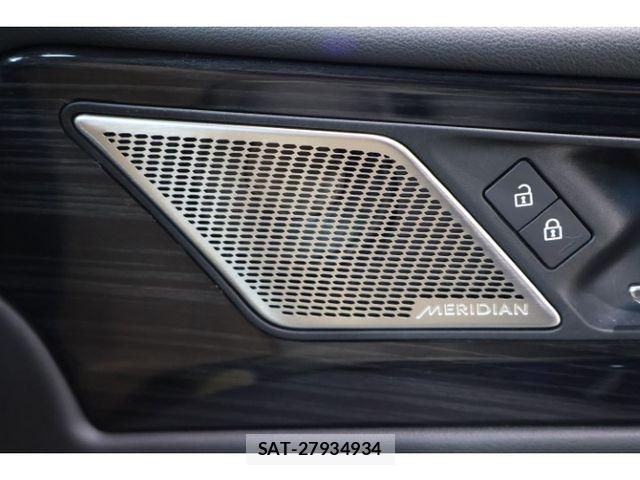 Jaguar XE 2022-04 8880192-22