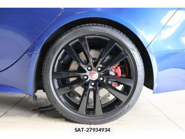 Jaguar XE 2022-04 8880192-8