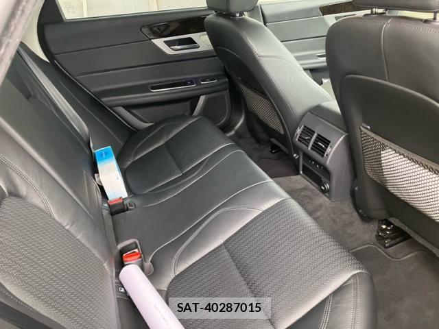 Jaguar XF 2016-02 6612402-9