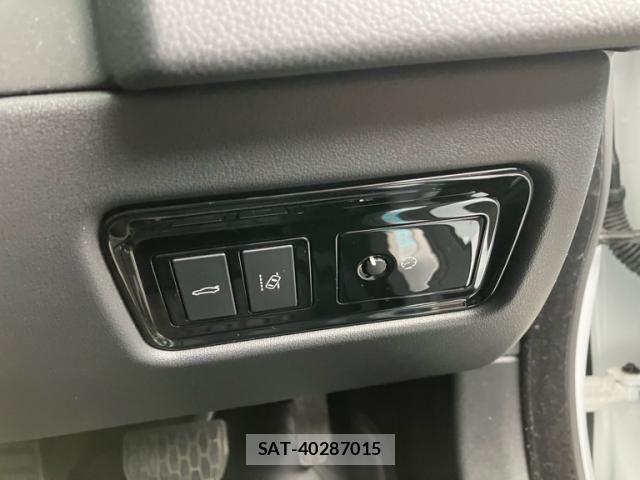 Jaguar XF 2016-02 6612402-13