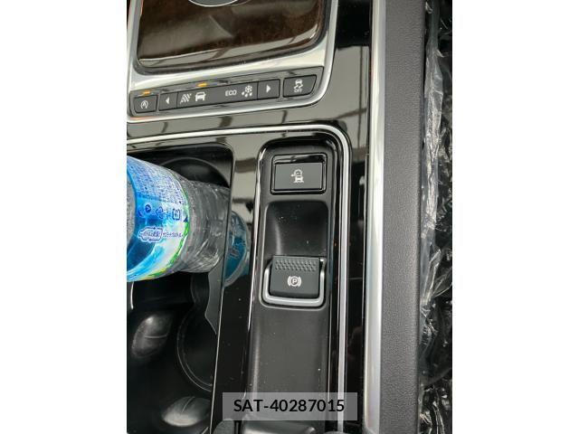 Jaguar XF 2016-02 6612402-15