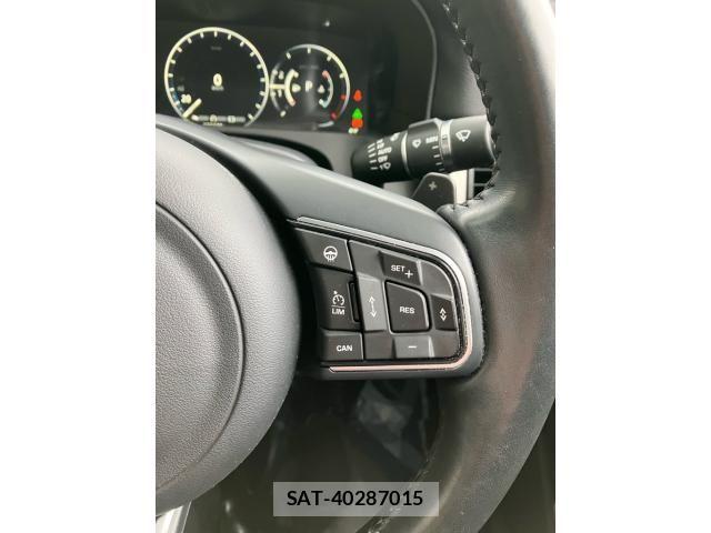 Jaguar XF 2016-02 6612402-18