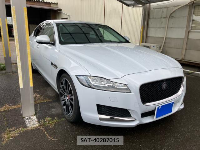 Jaguar XF 2016-02 6612402-1