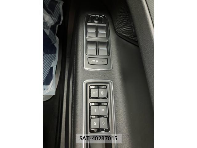 Jaguar XF 2016-02 6612402-19
