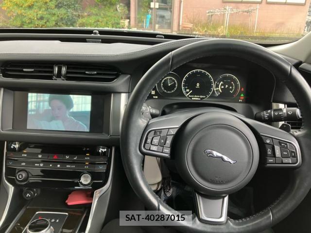 Jaguar XF 2016-02 6612402-23