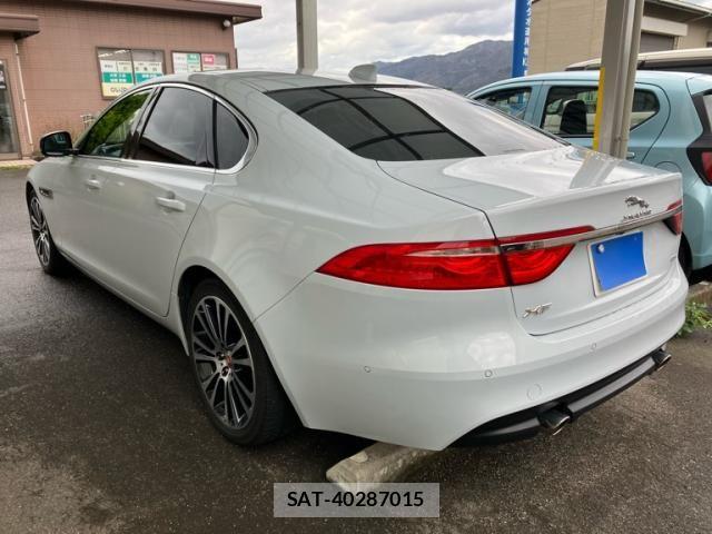 Jaguar XF 2016-02 6612402-4