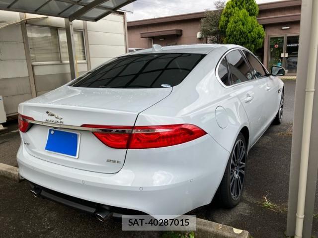 Jaguar XF 2016-02 6612402-5