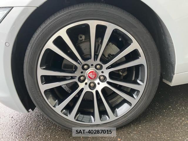 Jaguar XF 2016-02 6612402-8